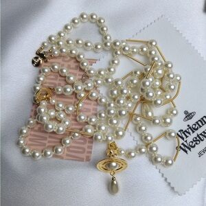 Vivienne Westwood Irregular Three Row Pearl Bas Relief Choker in Gold